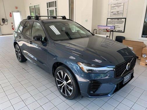 2023 Volvo XC60 Recharge Plug-In Hybrid T8 Ultimate Dark Theme