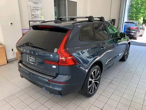 2023 Volvo XC60 Recharge Plug-In Hybrid T8 Ultimate Dark Theme