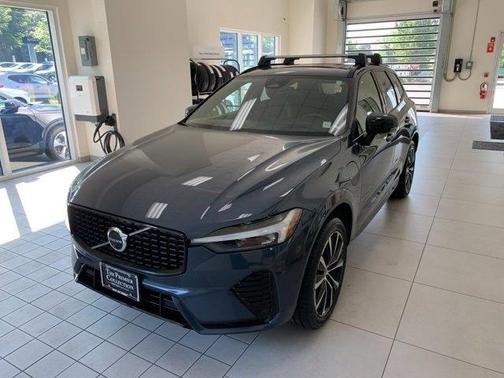 2023 Volvo XC60 Recharge Plug-In Hybrid T8 Ultimate Dark Theme