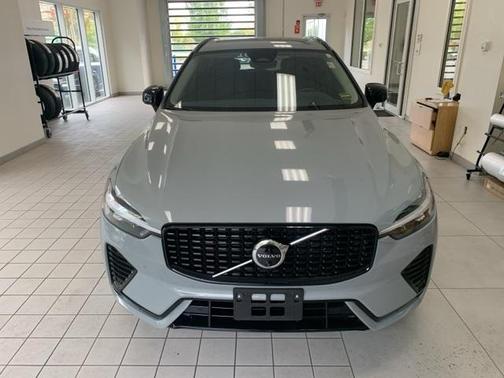 2025 Volvo XC60 B5 Plus
