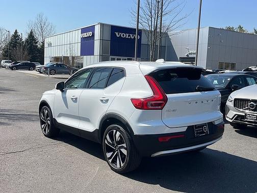 Crystal White 2023 Volvo XC40 Plus