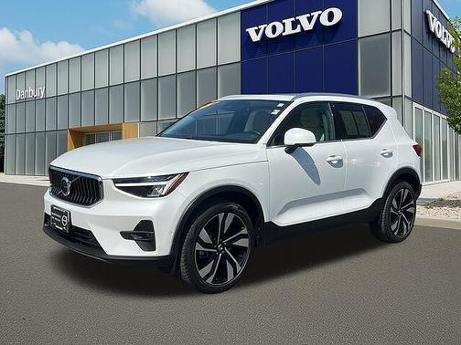 Crystal White 2023 Volvo XC40 Plus