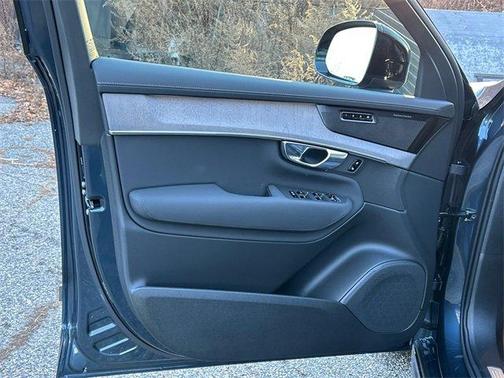 2026 Volvo XC90 B6 Ultra Dark Theme 6-Seater