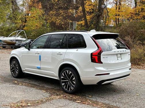 2026 Volvo XC90 B6 Ultra Dark Theme 7-Seater