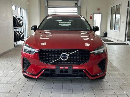 2023 Volvo XC60 B5 Plus Dark Theme