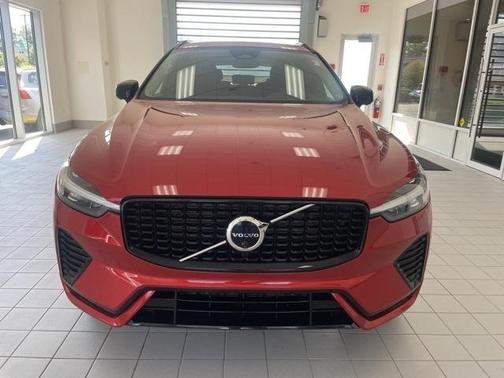 2023 Volvo XC60 B5 Plus Dark Theme