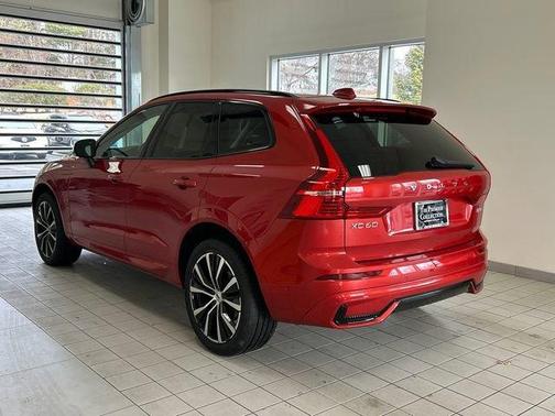 2023 Volvo XC60 B5 Plus Dark Theme