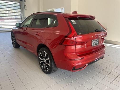 2023 Volvo XC60 B5 Plus Dark Theme