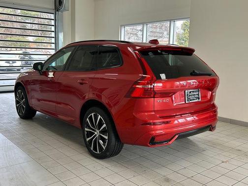 2023 Volvo XC60 B5 Plus Dark Theme