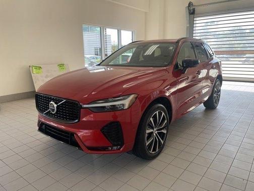 2023 Volvo XC60 B5 Plus Dark Theme