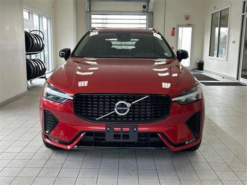 2023 Volvo XC60 B5 Plus Dark Theme