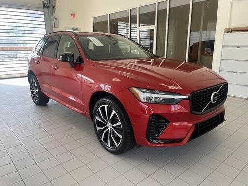 2023 Volvo XC60 B5 Plus Dark Theme