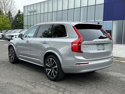 Silver Dawn 2023 Volvo XC90 Plus