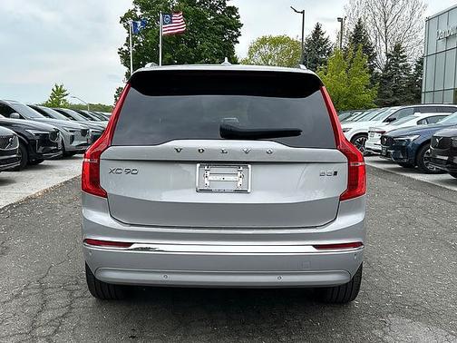 Silver Dawn 2023 Volvo XC90 Plus
