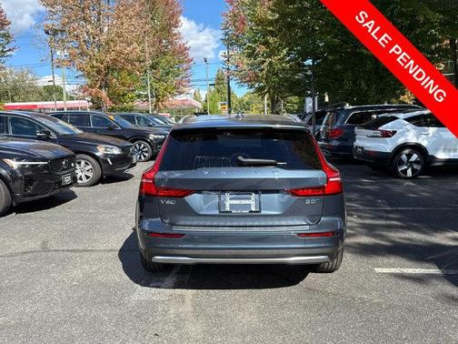 Denim Blue Metallic 2025 Volvo V60 Cross Country B5 Plus