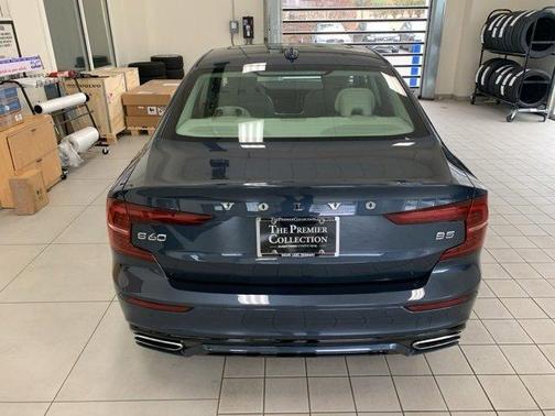 2022 Volvo S60 B5 Momentum