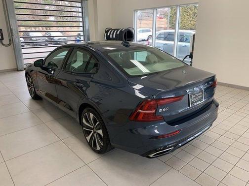 2022 Volvo S60 B5 Momentum
