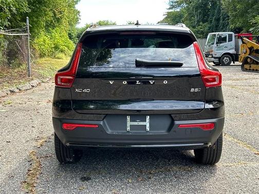 2026 Volvo XC40 B5 Plus