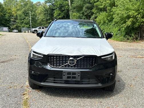 2026 Volvo XC40 B5 Plus