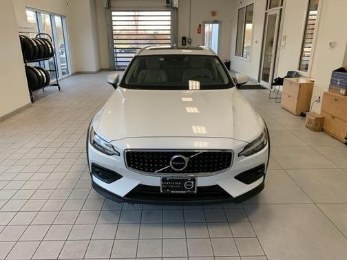 2022 Volvo V60 Cross Country T5
