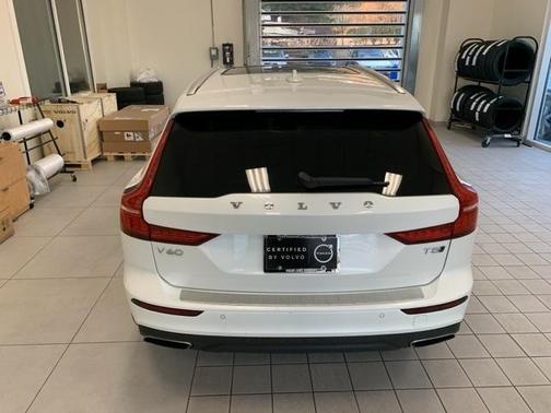 2022 Volvo V60 Cross Country T5