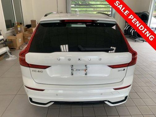 2023 Volvo XC60 B5 Plus Dark Theme