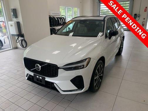 2023 Volvo XC60 B5 Plus Dark Theme