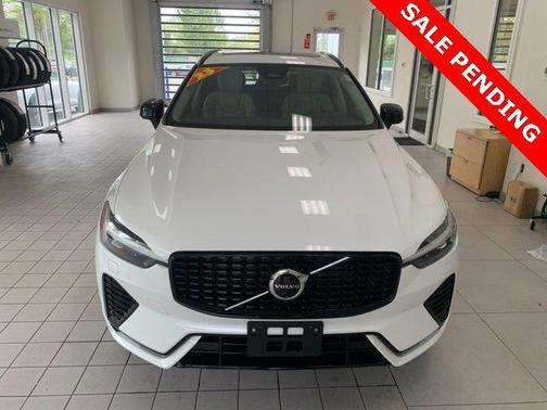 2023 Volvo XC60 B5 Plus Dark Theme