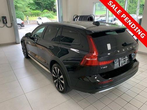 2024 Volvo V60 Cross Country B5 Ultimate