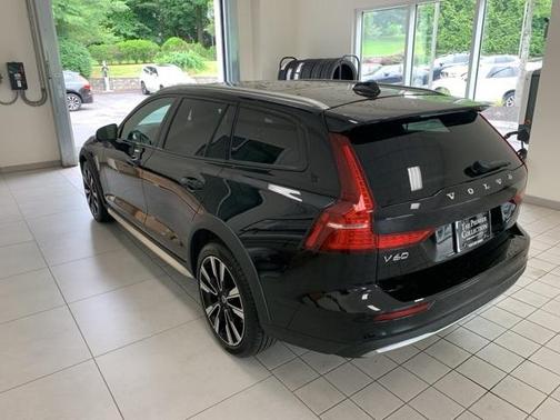 2024 Volvo V60 Cross Country B5 Ultimate