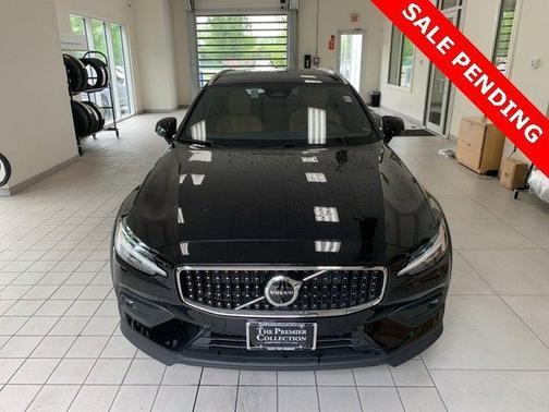 2024 Volvo V60 Cross Country B5 Ultimate