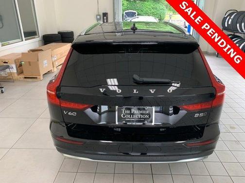 2024 Volvo V60 Cross Country B5 Ultimate