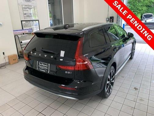 2024 Volvo V60 Cross Country B5 Ultimate