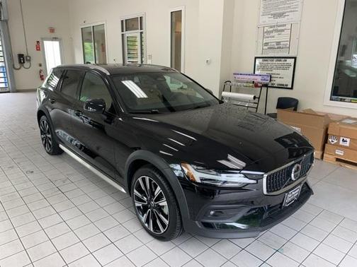 2024 Volvo V60 Cross Country B5 Ultimate