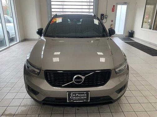 2022 Volvo XC40 T5 R-Design