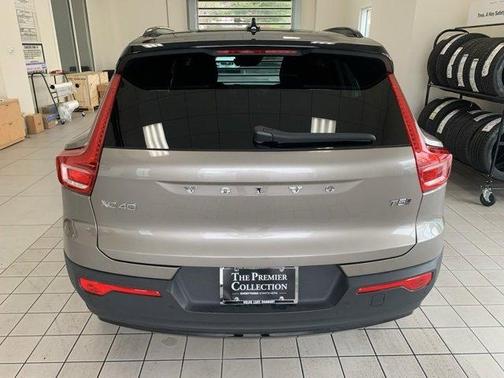2022 Volvo XC40 T5 R-Design