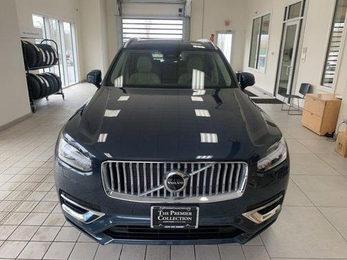 2025 Volvo XC90 Plug-In Hybrid T8 Plus 6-Seater