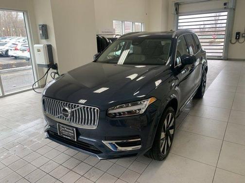 2025 Volvo XC90 Plug-In Hybrid T8 Plus 6-Seater