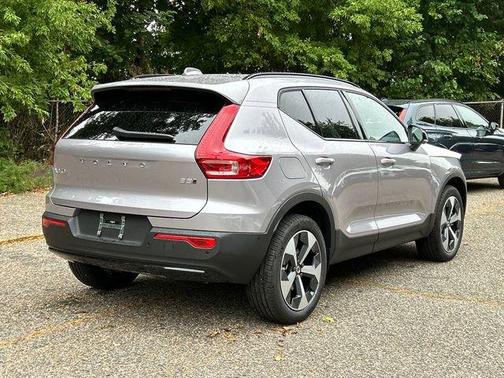 2026 Volvo XC40 B5 Plus
