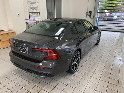 2024 Volvo S60 B5 Plus Dark Theme