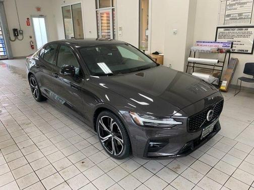 2024 Volvo S60 B5 Plus Dark Theme