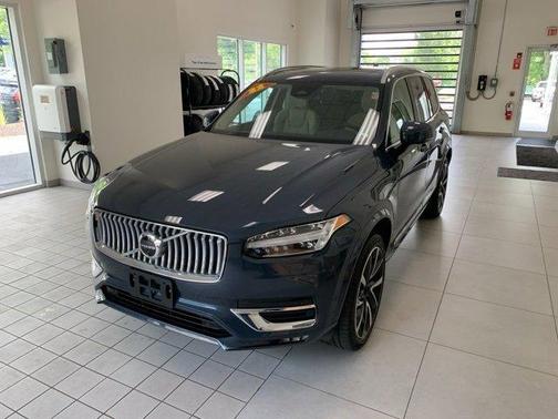 2024 Volvo XC90 B5 Plus Bright Theme