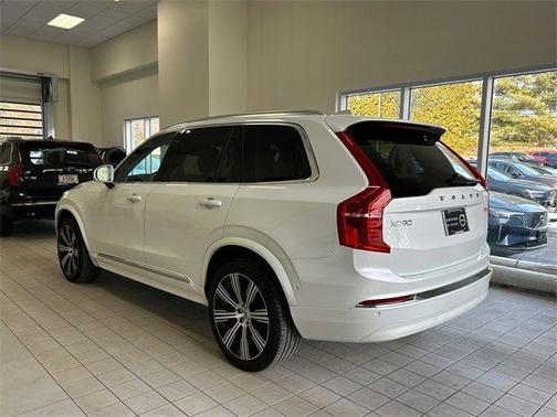 2024 Volvo XC90 B6 Ultimate Bright Theme 6-Seater