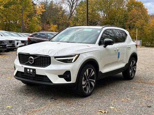 2026 Volvo XC40 B5 Ultra