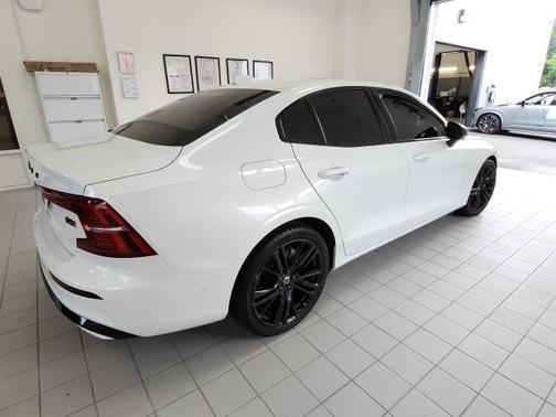 2024 Volvo S60 B5 Plus Black Edition