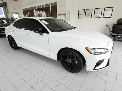 2024 Volvo S60 B5 Plus Black Edition