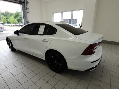 2024 Volvo S60 B5 Plus Black Edition