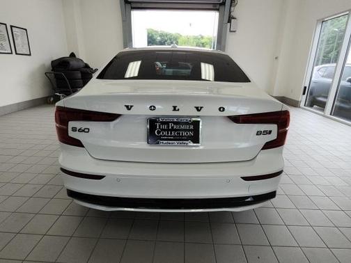 2024 Volvo S60 B5 Plus Black Edition