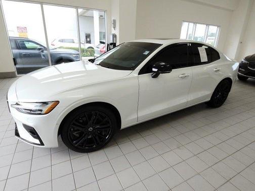 2024 Volvo S60 B5 Plus Black Edition