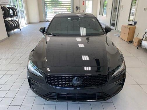 2024 Volvo S60 B5 Plus Black Edition